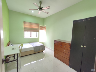 ⭐⭐⭐Middle room available at Pelangi utama block D