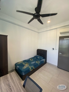 MIDDLE ROOM WITH AIRCOND PARAISO RESIDENCE