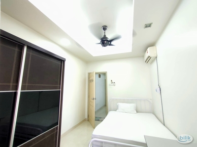 Open gender middle room at Pelangi Utama condominium