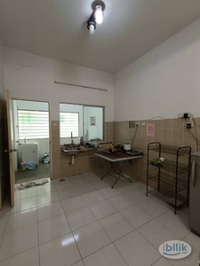Room for Rent + Air-Cond ❄️ at Setia Alam near Setia City Mall, Taipan