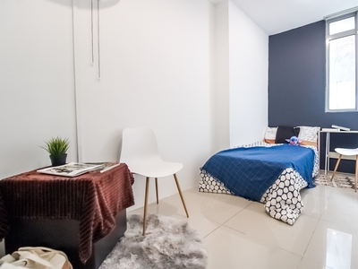 Urban Living Redefined ️: Exclusive Room At Bukit Bintang Only 3 Min Walking Distance To Lalaport