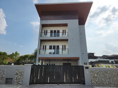3 Storey Bungalow Renovated in Country Heights Kajang