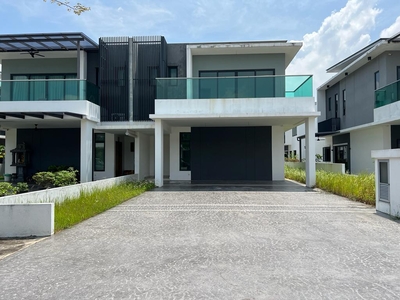 Double Storey Semi-D @ D’ Island Residence, Puchong - Surrounded by LAKE