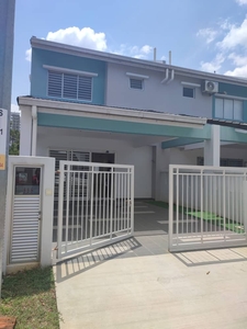 End lot double storey with 4 rooms in clean environment with gated guarded in Ara Impian, Seremban 2