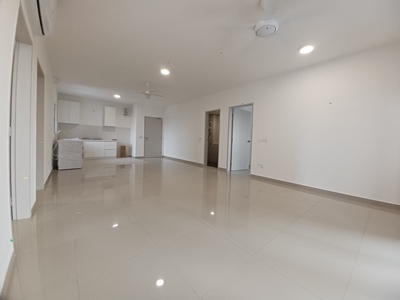 Setia Alam Huni Apartment Corner Unit - Modern Comfort with Shop Lot View Rm1300 only!