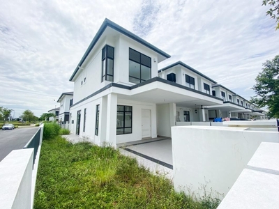 Shah Alam - [ Extra Land 28feet ] 45×75 Freehold Luxury Superlink House