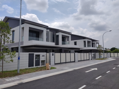 Villa 22 Bukit Rimau Semi-D Intermeiate unit for sale Last Unit