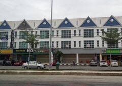 Taman Universiti , Parit Raja : Shop for Rent ground floor