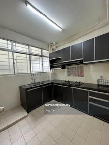 Low density condo with 2 car parks in Bukit Jalil for rent