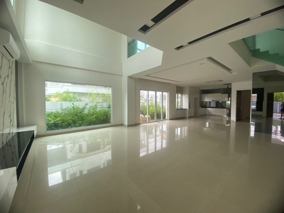 Sri Petaling 3 Storey Semi Detached House 6500 sqft 7 Bedrooms with Lift for RENT RM14k