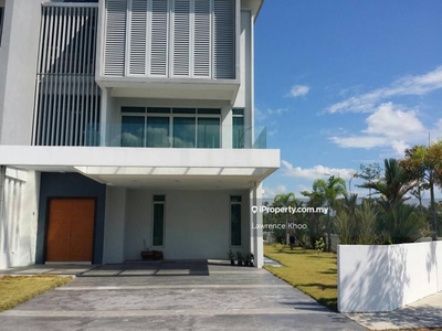D'island residence 3 storey semi-D coner for sale