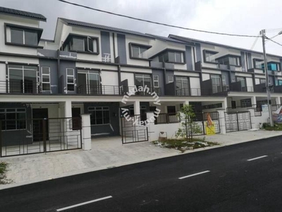2 1/2 storey housev for rent near to Econsave Taman Scientex