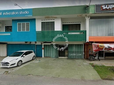 BANK LELONG Kedai di Taman Kenanga Seksyen 1, Klebang, Melaka.