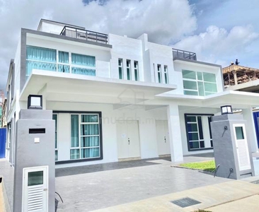 Gated Guarded with swimming pool 3 Storey Semi-D Town area Klebang