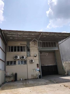 1.5 Storey Semi D Factory @ Taman Daya For Rent