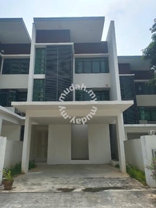 3 Storey Intermediate Terrace House Cristal Serin Cyberjaya For SALE