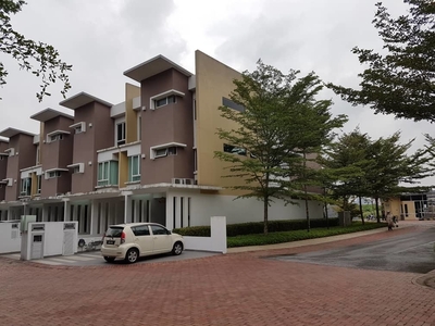 Aqua Villa, Shah Alam, Selangor Seksyen 7 Townhouse Corner Below Marke
