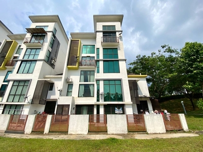 Duplex Townhouse Cempaka Seri Town Villa Kota Seriemas, Nilai for Sale