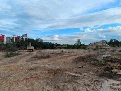 FREEHOLD Grade A+ Facing Main Road Development land in Nilai,17 Acres