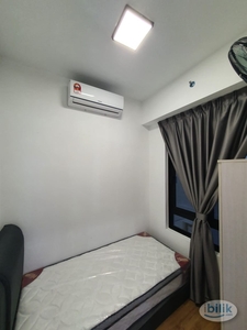 [Female] Medium Room c/w Balcony @ Amber Residence | Kota Kemuning | Fibre WIFI 300 Mbps | Hotel Quality Mattress | Fully Furnished with Dining Table