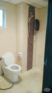 Master Room With Private Toilet at Cova Suites, Kota Damansara
