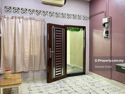 Port Klang House for Rent Kitchen Cabinet & Air Cond near Playground