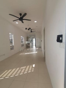 Rent !! Seremban 1-sty End Lot with Gated Guarded & Kitchen Cabinet