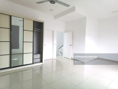 Setia Utama 2.5storey terrace house partially furnished for rent