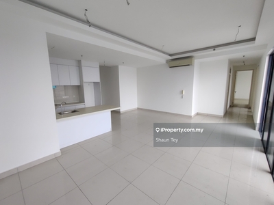 Spacious 3 Bedroom Apartment with Unblocked View! Walk to Jaya Grocer