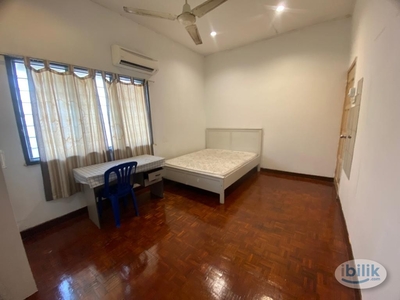 Spacious, Bright, Attached Bath, Single Room at Bangsar, Jln. Limau Manis,KL