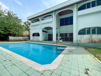 Spacious Bungalow with Pool at Bukit Pantai, Your Dream Haven Awaits!