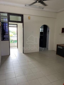Worth it!! Desa Selatan 750sf Freehold Jelutong Renovated for sale