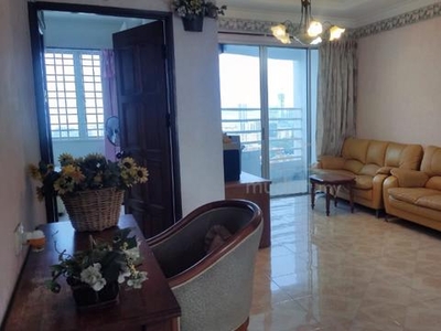 WORTH!! N Park Condominium 800sf Partially Furnished & Renovated
