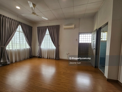 1.5 Storey Corner Townhouse Freehold Renovated Extra Parking in Cheng