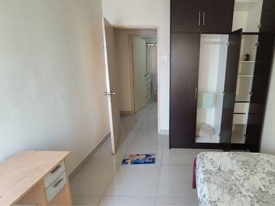 Connaught Avenue (R2) Middle Room, 5min to MRT Connaught