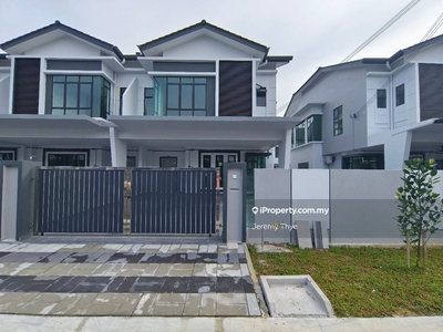Kluang Taman Tasik Indah Double Storey Terrace House End Lot with land