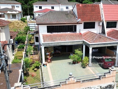 Renovated house w extra land, nearby MRT/KTM. Must view!