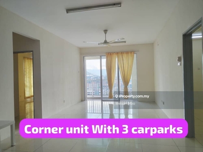 Corner unit @ Facing Pool with 3 carparks