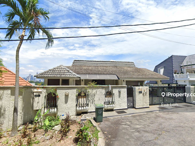 Freehold below market value bungalow near MRT & mall for auction sales