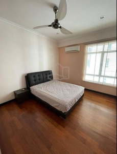 Move in condition, tastefully & well maintained BayStar Condo for rent