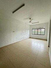 Pulai Utama Taman Universiti Flat Full Loan Fully Renovated 3rd floor