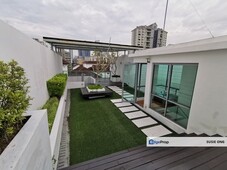 Amarin Wickham Penthouse roof top garden and pool