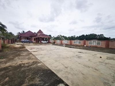 Rumah Banglo Besar Di Sebelah Sawah Padi Hijau, Binjai Kota Bharu