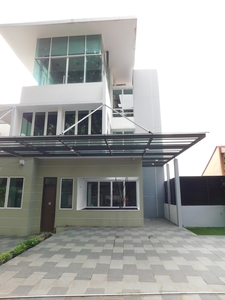 BANGSAR BUNGALOW WITH A PANORAMIC VIEW FOR RENT