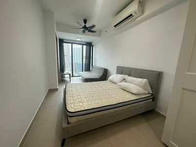 Nice fully furnished duplex design in 2bedrooms unit available now nearby KLCC area!!