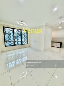 1.5 storey renovated upper unit raintree park partly furnished