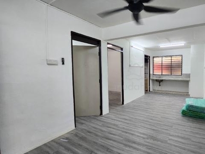 Skudai Low Cost Flat Tun Aminah Renovated New Paint Ground Floor