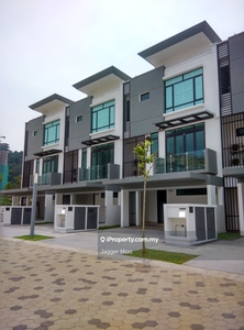 3 Storey house for Sale