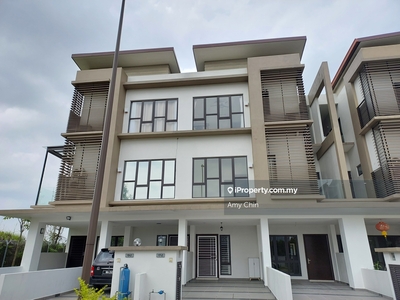 Corner fully furnished townhouse at 16 Sierra Puchong for rent
