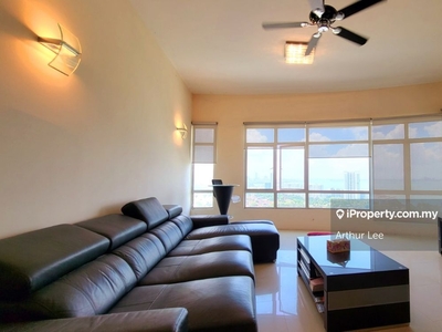 Low density. Well maintained Seaview unit